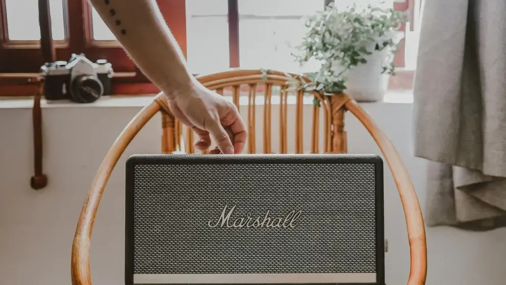 Hvilke høretelefoner passer til far, der arbejder hjemmefra?