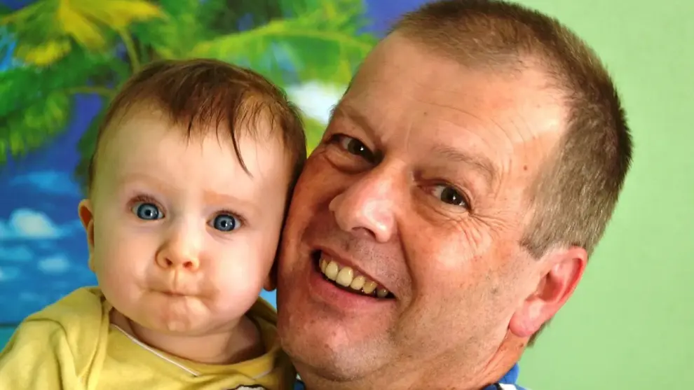 Sådan forudindlæser du billeder på bedstefars fotoramme